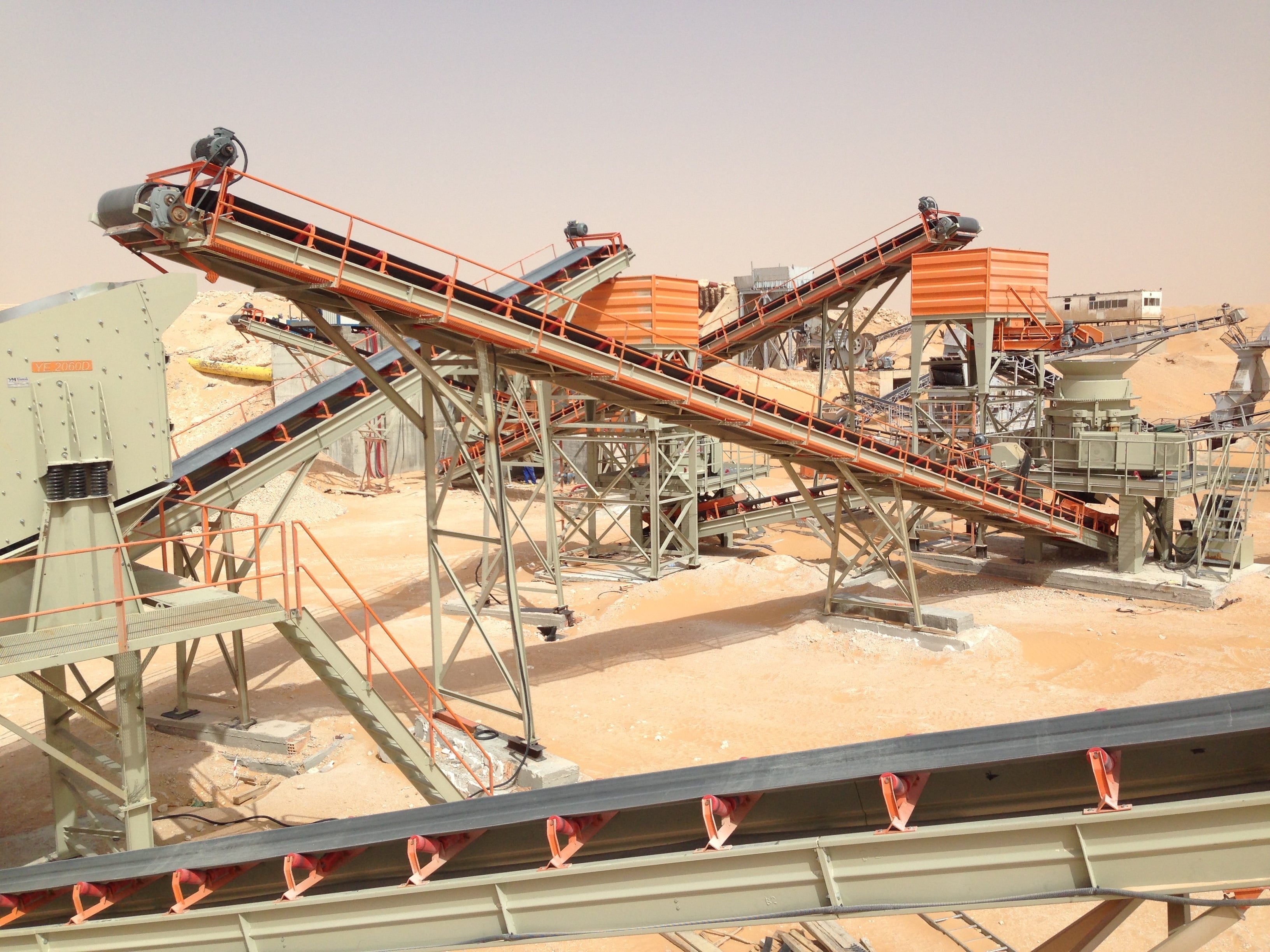 200 - 250 Ton Saat Sabit Kırma Ve Eleme Tesisi ( Sert Malzeme İçin )