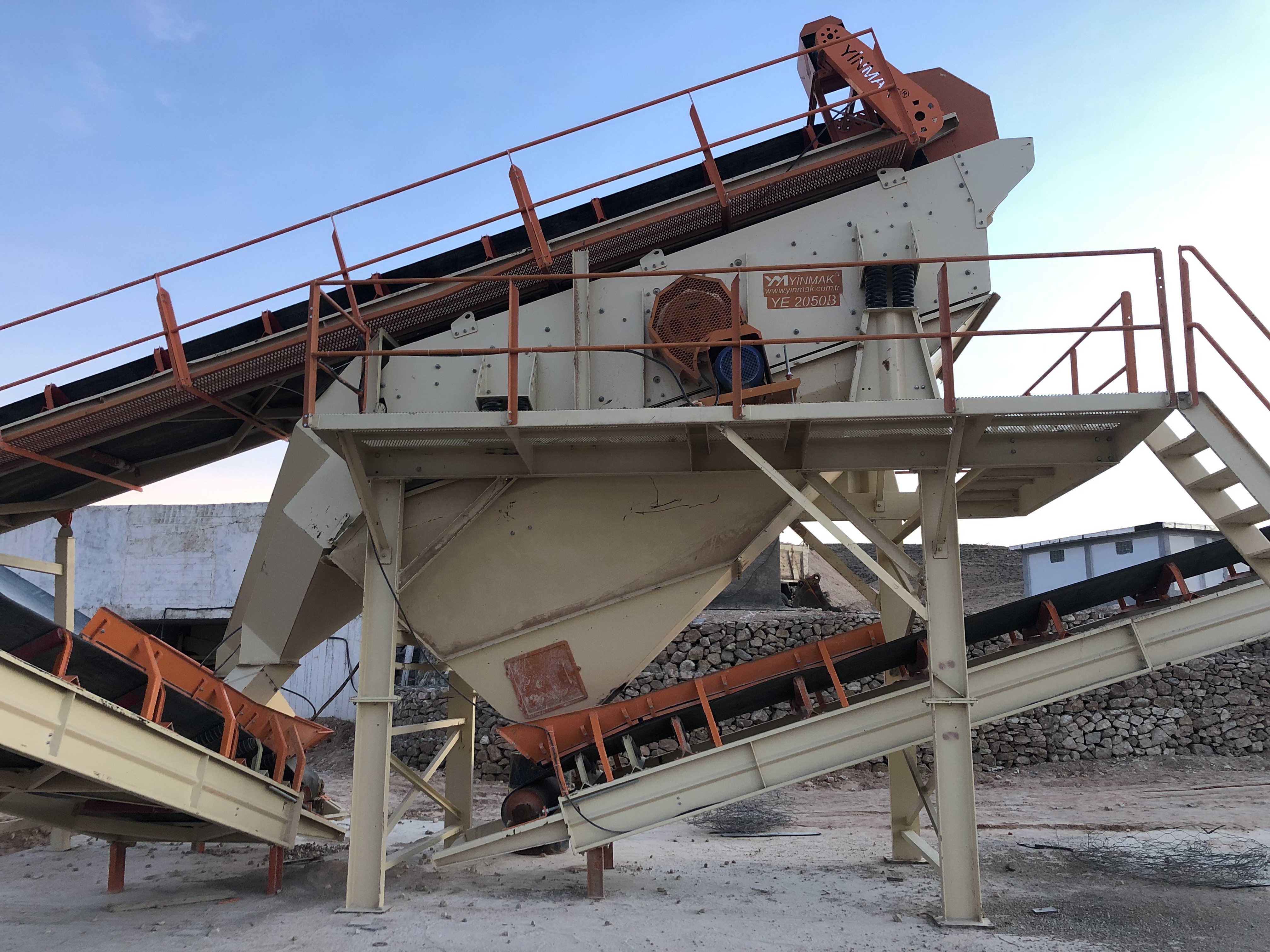 CEZAYİR SABİT KIRMA ELEME TESİSİ ( TUNALİ )Kapasite 200 - 250 Ton Saat 7