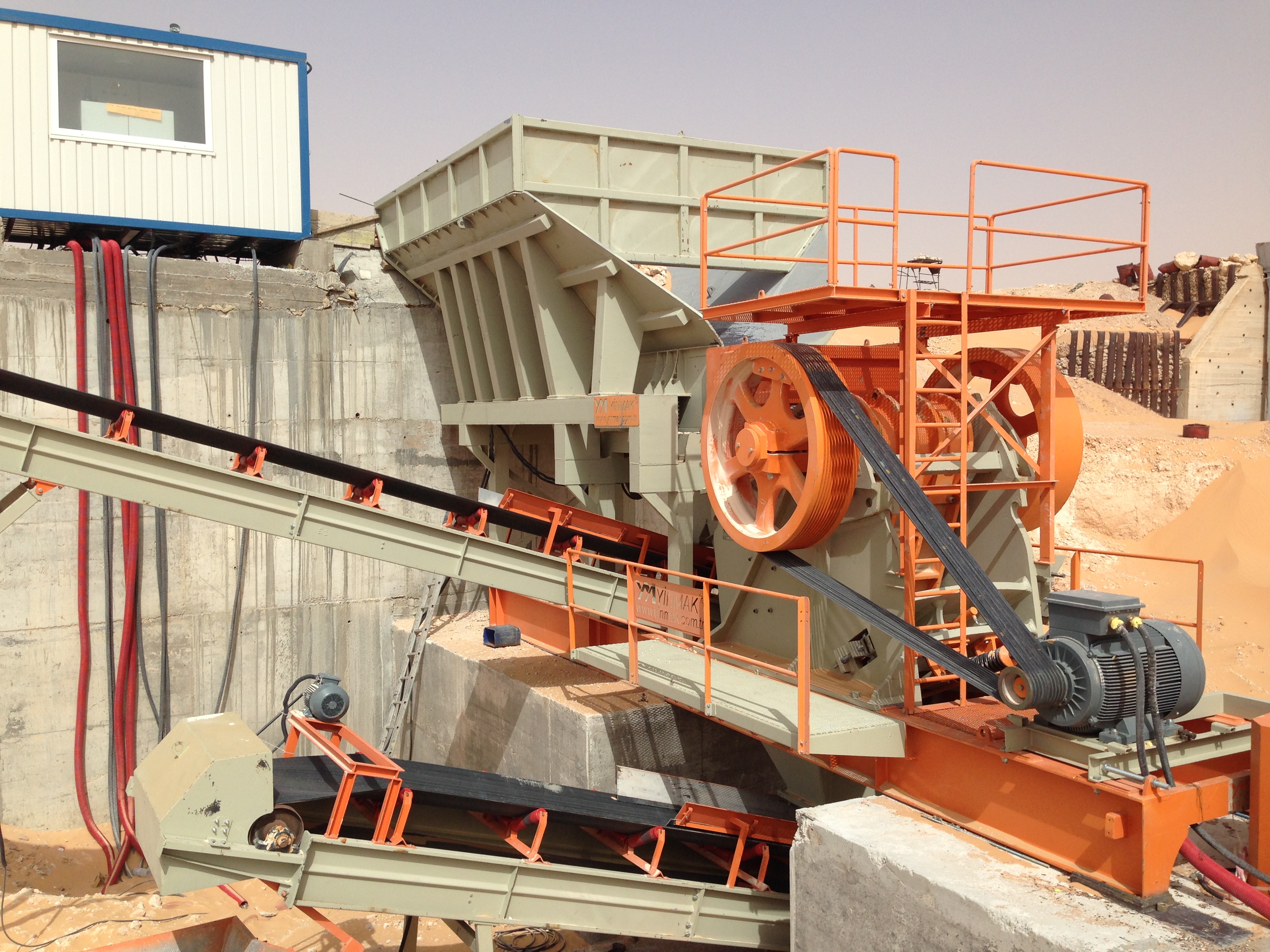 CEZAYİR SABİT KIRMA ELEME TESİSİ Kapasite 200 - 250 Ton - Saat 4