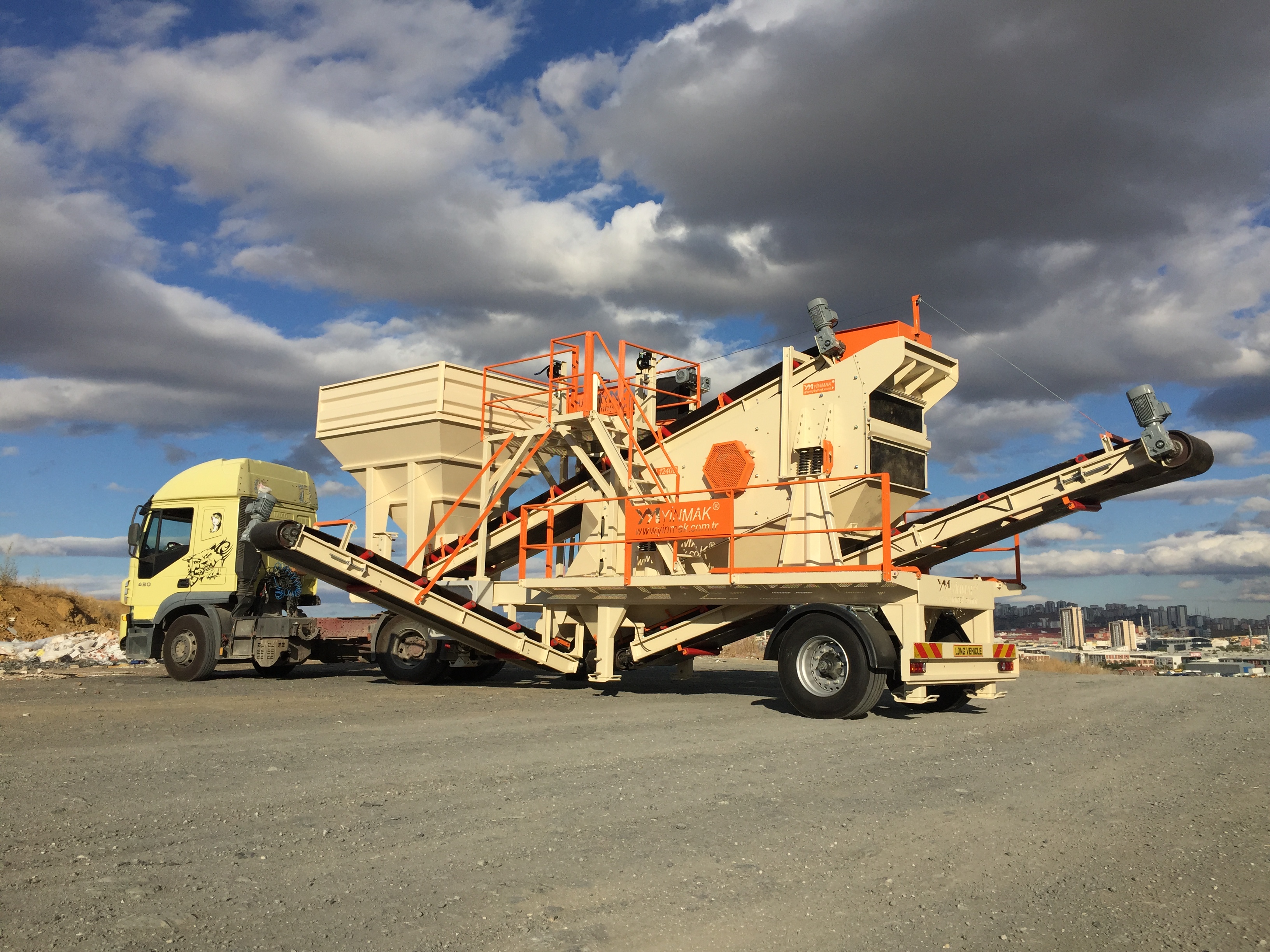 SUDAN MOBİL BESLEME VE ELEME Kapasite 80 - 100 Ton - Saat 6