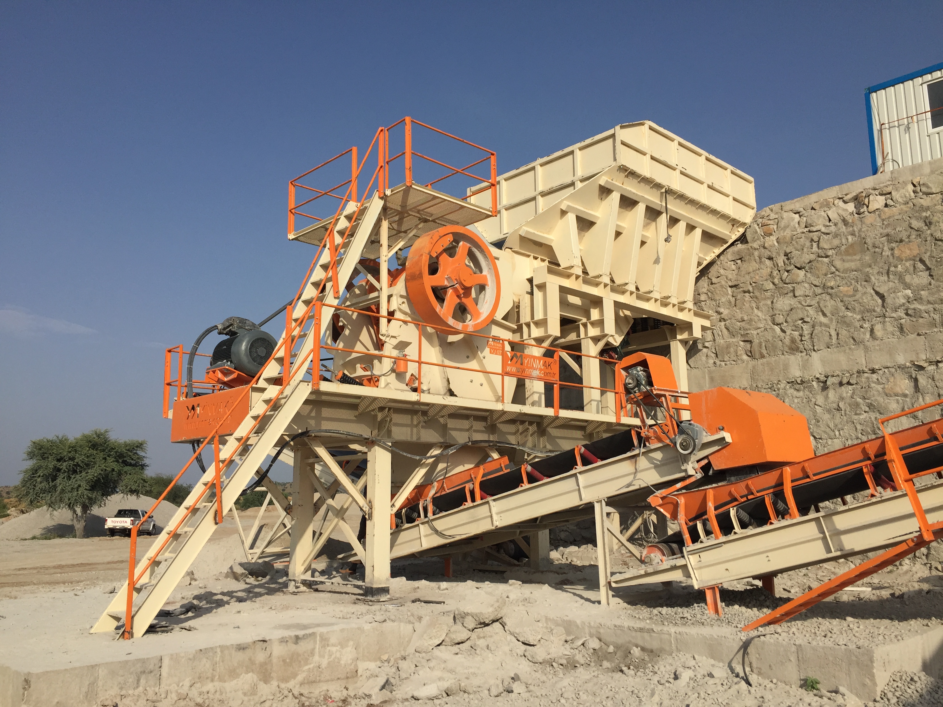 SUDAN SABİT KIRMA ELEME TESİSİ Kapasite 200 - 250 Ton - Saat 1