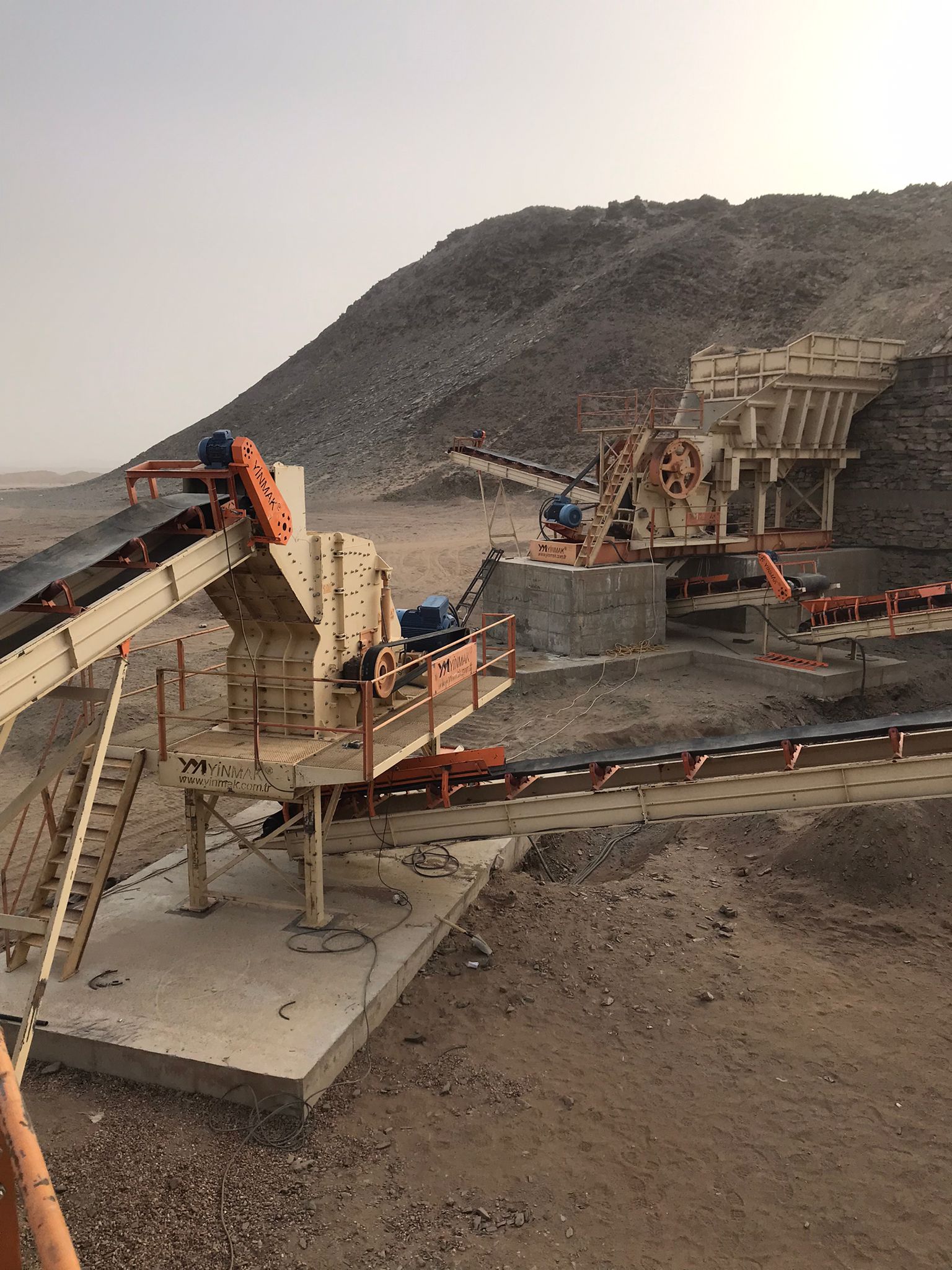 SUDAN SABİT KIRMA ELEME TESİSİ Kapasite 200 - 250 Ton - Saat 2