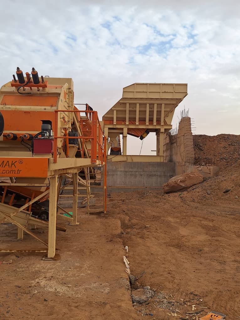 SUDAN SABİT KIRMA ELEME TESİSİ Kapasite 200 - 250 Ton - Saat 4