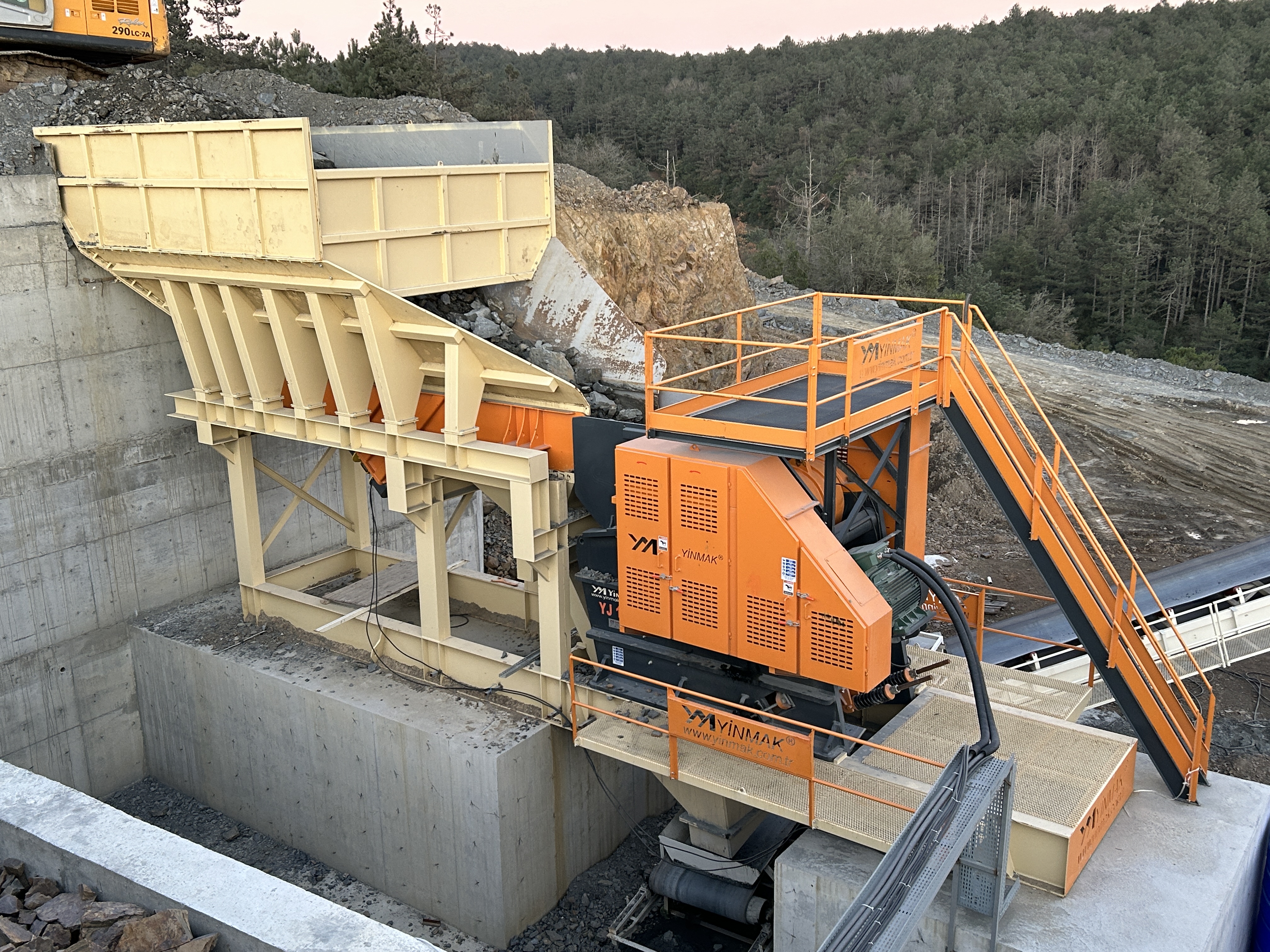 TÜRKİYE - SABİT PRİMER BESLEME VE KIRMA ÜNİTESİ 400 - 450 Ton - Saat 2