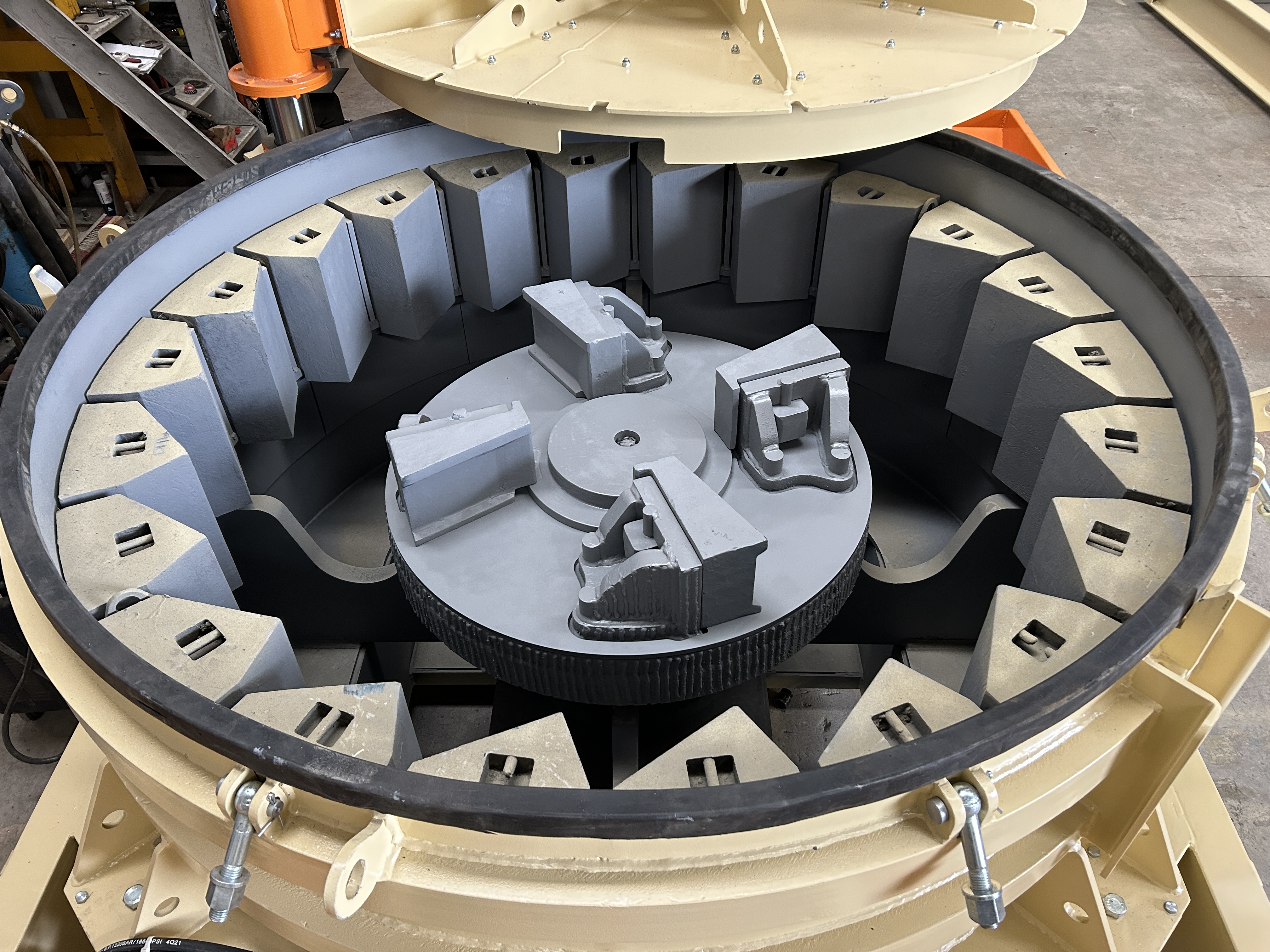 Dik Milli Darbeli Kırıcı YVI - Resim 2